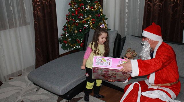 24 dec - vine Mos Craciun....